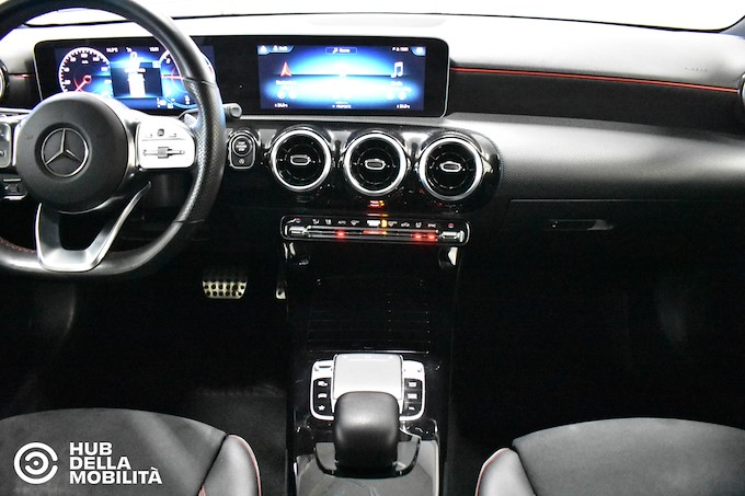 MERCEDES-BENZ A 180 d Automatic Premium